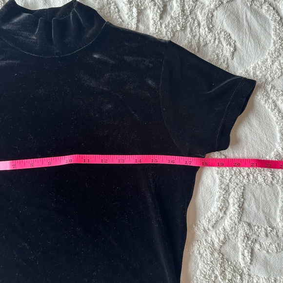 Vintage 1990s Women's Small Black Velvet Turtleneck Top Short Sleeves Goth - Picture 3 of 6